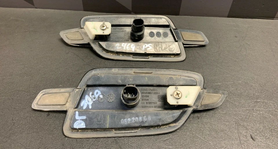 Pontiac G8 GT 2009 OEM guardabarros luces de señalización laterales conductor pasajero Foto 2 de 4