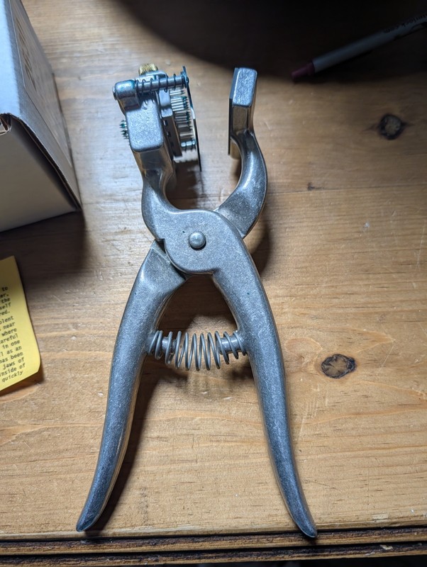 Stone revolving tattoo pliers with letter set livestock