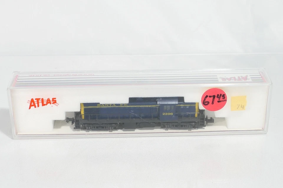 Atlas 4402 N Scale DC Diesel Locomotive Santa Fe 2396 ALCO RS-1 - Image 3 of 3