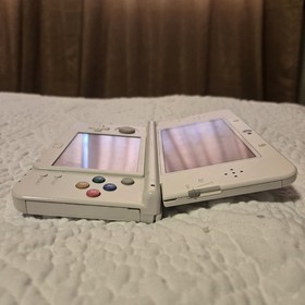 Nintendo New 3DS Super Mario Edition Handheld System - White TESTED No Stylus 