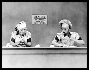 Lucille-Ball-Photo-11X14-I-Love-Lucy-TV-Show-The-Candy-Factory-Epidode1952