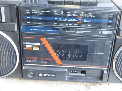 HITACHI TRK 930 Portable FM/AM Radio & Cassette Tape Player/Recorder - Picture 3 of 12