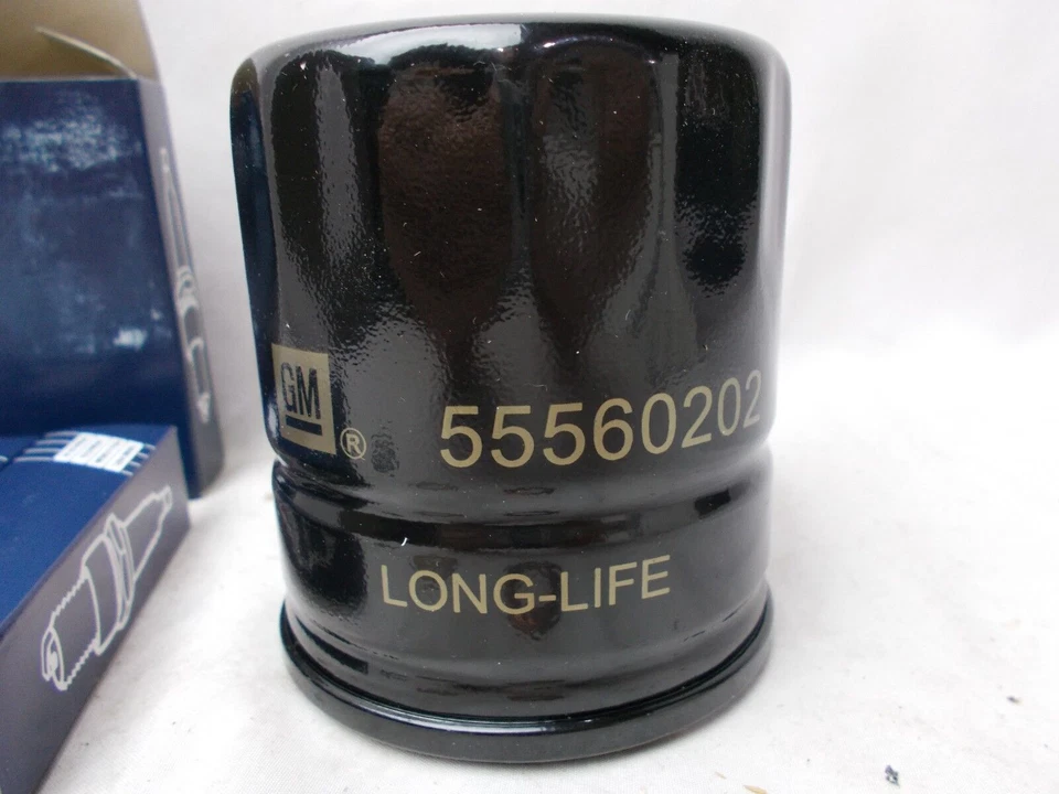 Se adapta a; Kit de servicio de motor Saab bujías filtro de aceite arandelas fábrica OE 9321746 Foto 4 de 4