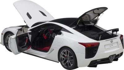 【未開封】Lexus LFA (Whitest White/Carbon) Lexus LFA Whitest White with Carbon Top 1/18 Model Car by Autoart