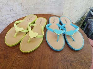 neon green sandals size 11