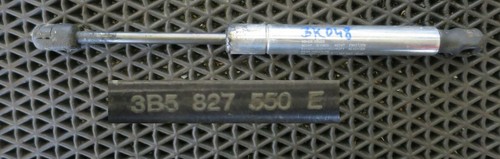 VW BORA Limo 3B5827550E Gasdruckdämpfer Dämpfer Heckklappe hinten Hecktür chrom