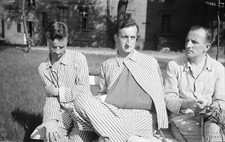 Foto-Negativ, WK2, Soldaten im Lazarett, bei guten Wetter a.d.Bank, 5026-913/31