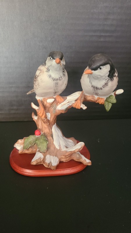 Vintage Porcelain Pair Of Sparrow Birds Figurine 