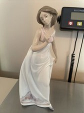Lladro  Afternoon Promenade"  7636 1995 No Parasol 9.5  Tall BRS 