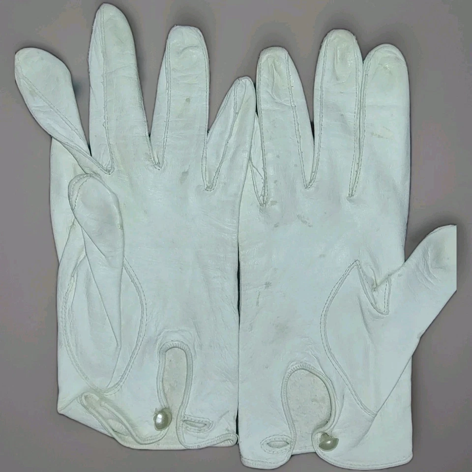 Guantes de cuero de piel de cordero blancos vintage con botón de perla forrados hasta la muñeca pequeña Foto 2 de 4