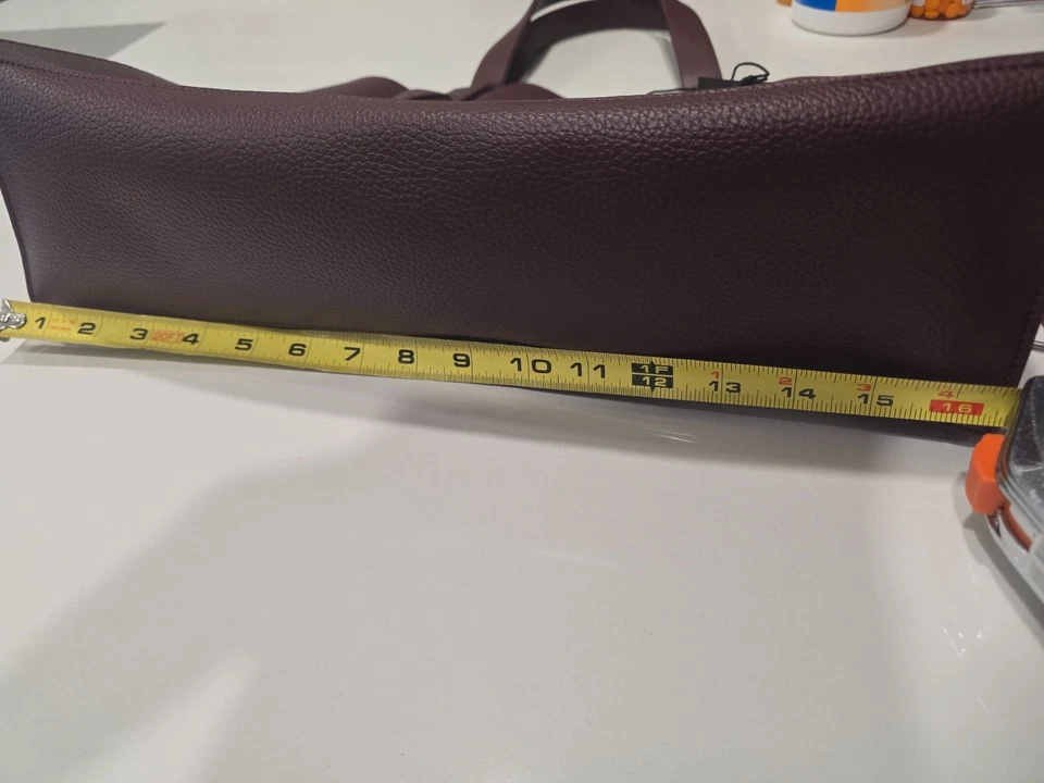 Bolso de Mano/Computadora Rachel Zoe Rich Borgoña para Mujer, 16-17" de Largo x 11" x 5" Foto 4 de 4