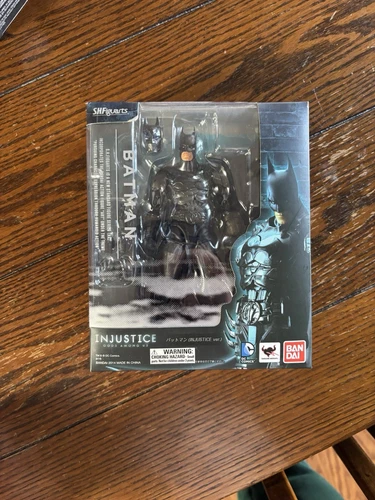 Figura de acción Bandai SH Figuarts Batman Injustice Gods Among Us DC Comics nueva