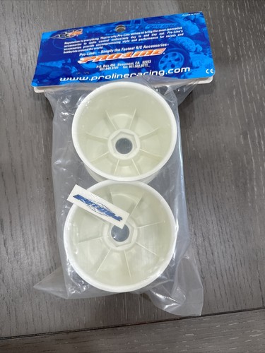RC PRO-LINE 23 mm Wheels White MAXX Std Offset (2) 2684-04 - Picture 3 of 3
