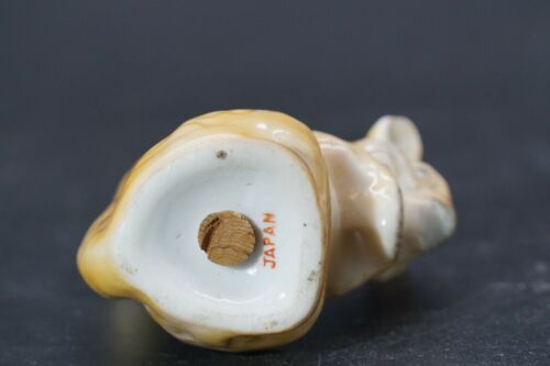Ceramic Sitting Squirrel Pepper/Salt Shaker, vintage japan - Picture 2 of 7