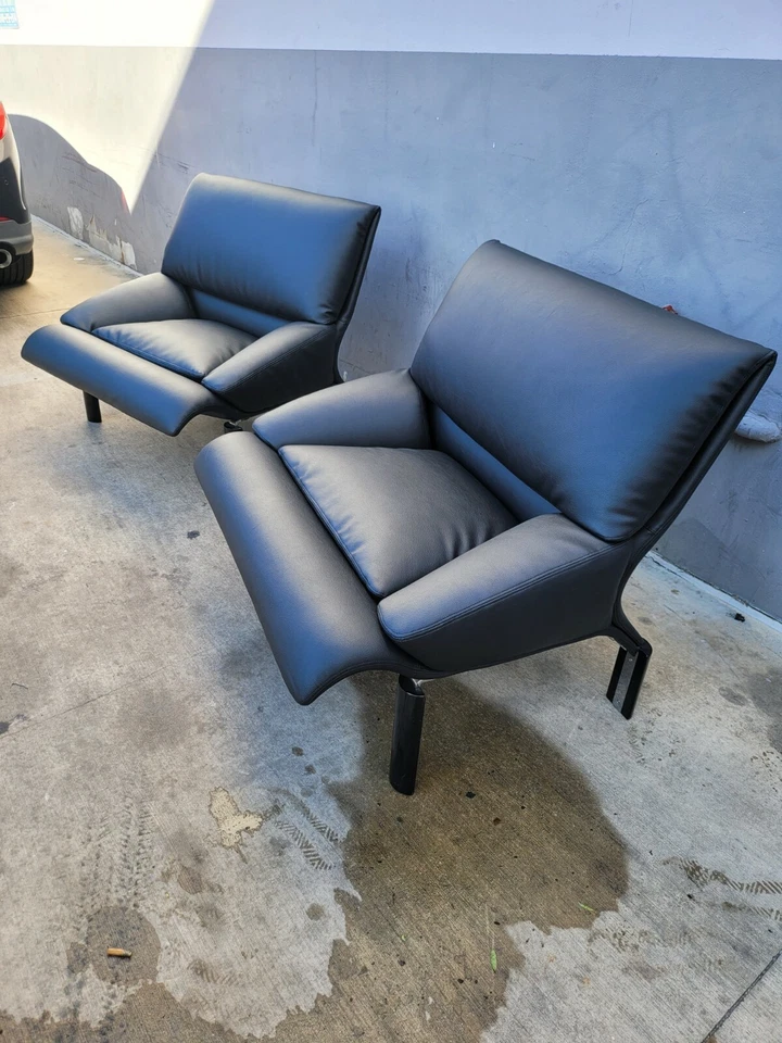 PAR ELEGANTE DE CADEIRAS ITALIANAS DE COURO PRETO SAPORITI - Imagem 3 de 4