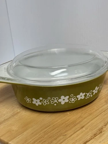 vintage pyrex casserole dish with lid set