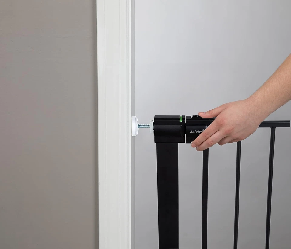 Puerta de paso Safety 1st Easy Install, negra Foto 4 de 4