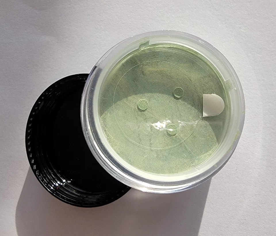 PURE ESSENTIALS BARE EYE SHADOW MINERALS - GREEN AGATE - 10G Sifter Jar - Image 3 of 3