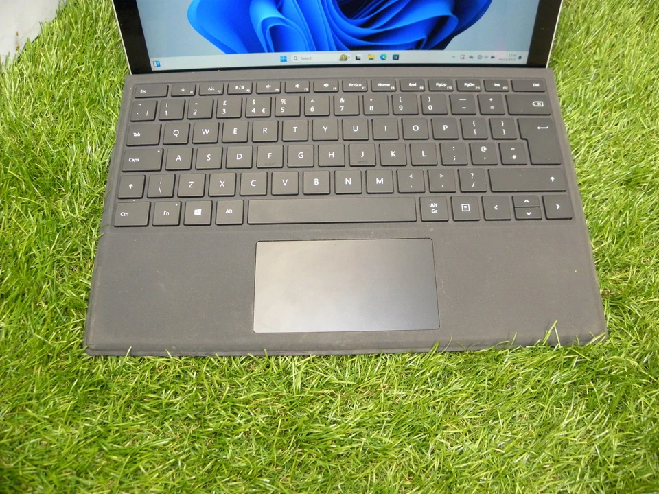 Microsoft Surface Pro 4 1724 128GB SSD M3 4GB WINDOWS 11 TABLET #ss8c - Image 3 of 4