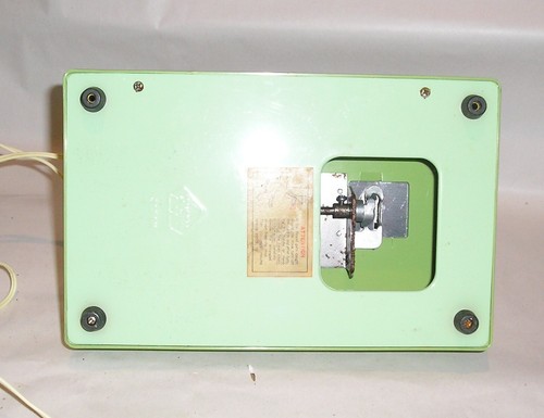 Vintage Crystal Toy Sewing Machine - Japan - Runs - 110V or 2 "D" Batteries - Picture 6 of 10