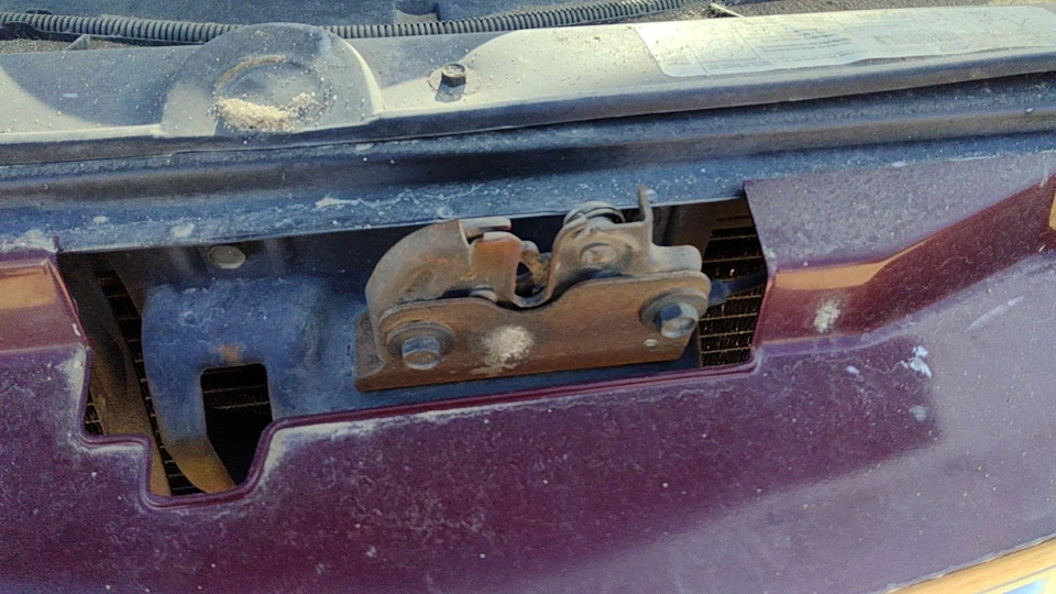 1995-2000 Gmc Yukon Hood Latch Assembly With Bracket Oem - Image 2 of 4