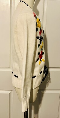 Vintage 1960s/70s White Floral Embroidered Knit Cardigan Sweater