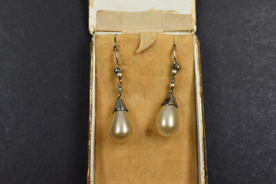 antiker Theaterschmuck versilbert m. Wachsperlen um 1910. Sehr dekorativ im Etui