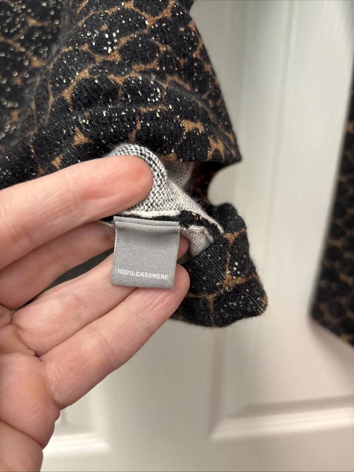 Suéter Neiman Marcus Mujer Colección Cachemira Negro Estampado Piel de Serpiente Usado en Excelente Condición Talla S Foto 4 de 4