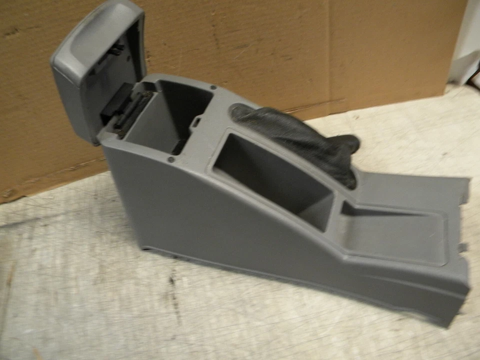 Daewoo Nubira 2000 consola central reposabrazos cubículo transmisión automática gris  Foto 4 de 4