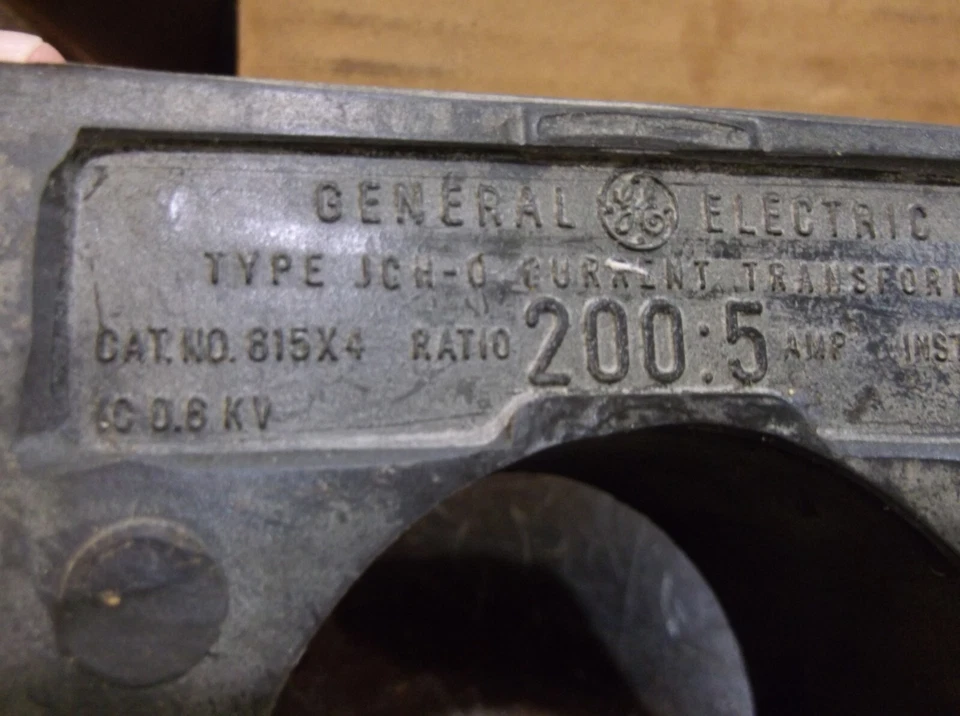NUEVO EN CAJA TRANSFORMADOR DE CORRIENTE GE GENERAL ELECTRIC 615X4 JCH-O 200:5 0,6 KV (WL18-3) Foto 2 de 4