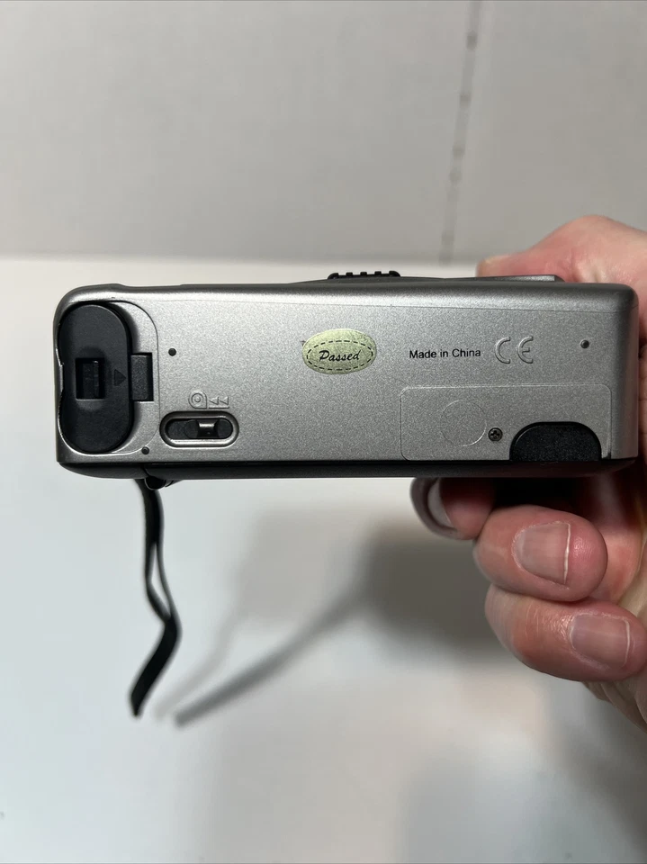 Vintage Bell & Howell BF-705 (Big Finder) Point and Shoot Automatic Film Camera - Image 3 of 4