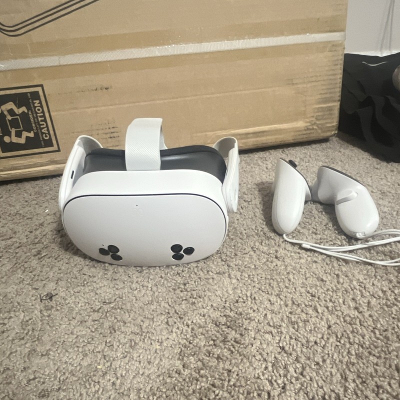 Meta Quest 2 Standalone VR Headset White with 2 Controllers