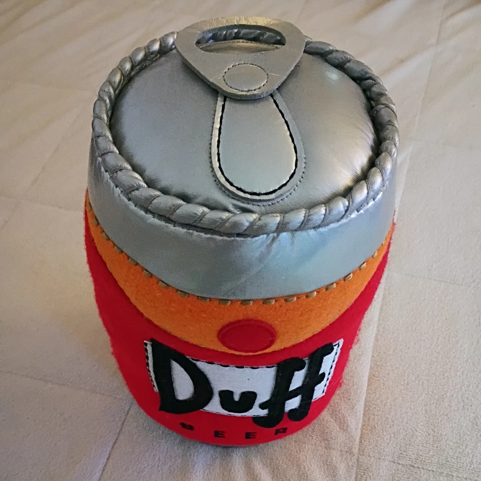 Juguete de peluche Lata de cerveza Duff de Los Simpson de 10" de KidRobot Foto 3 de 4