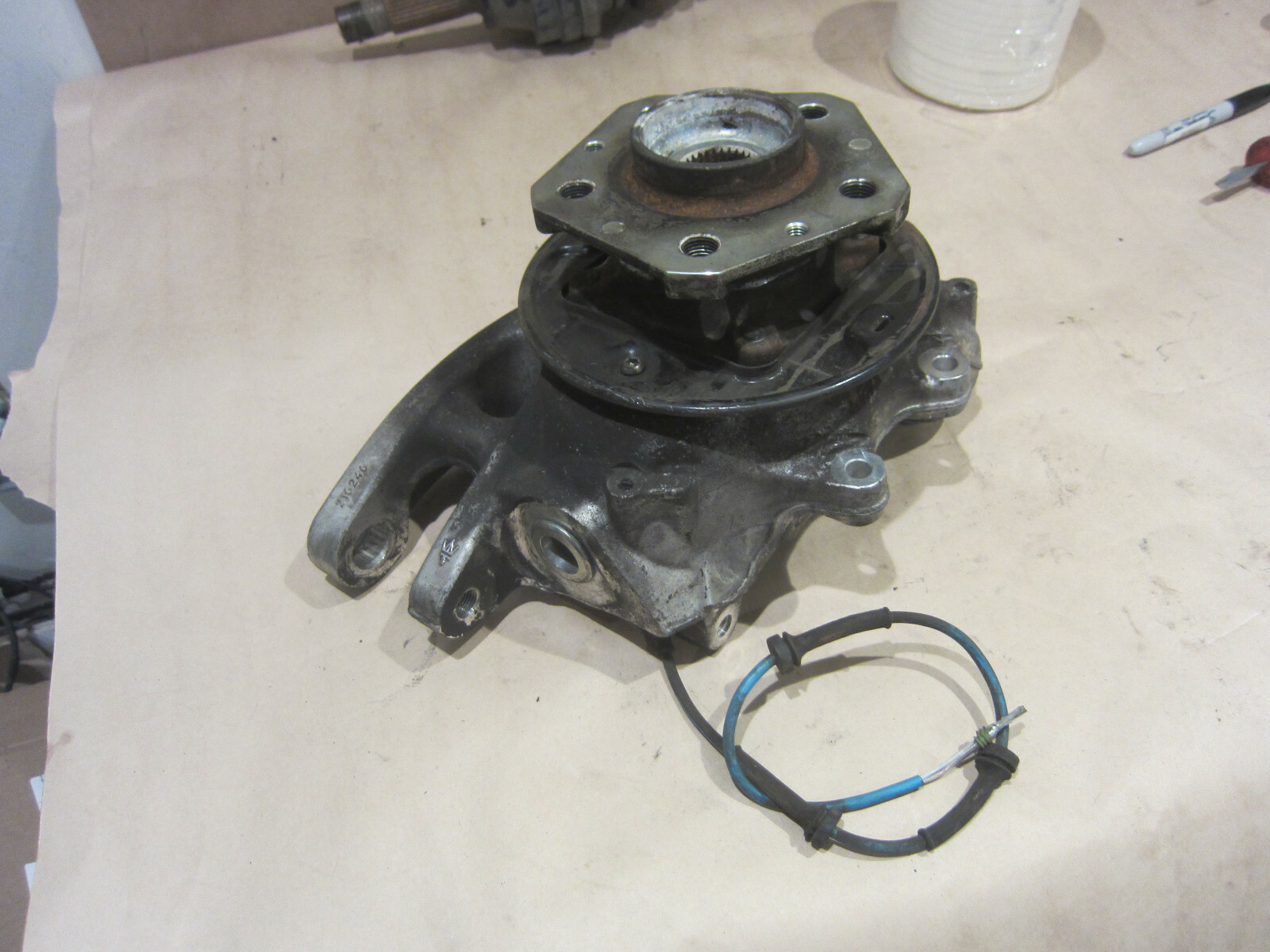 Maserati Quattroporte  2006 - RH Rear Hub Holder with Hub  - P/N 216250