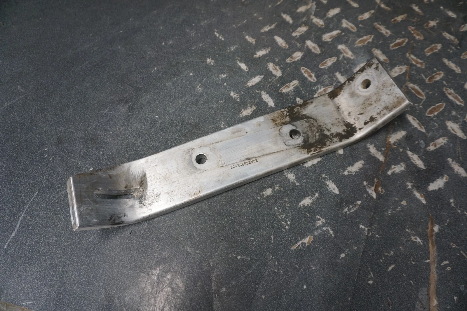 2000-2002 Polaris OEM RH Right Engine Motor Mount Bracket Brace RMK 600 SKS XC