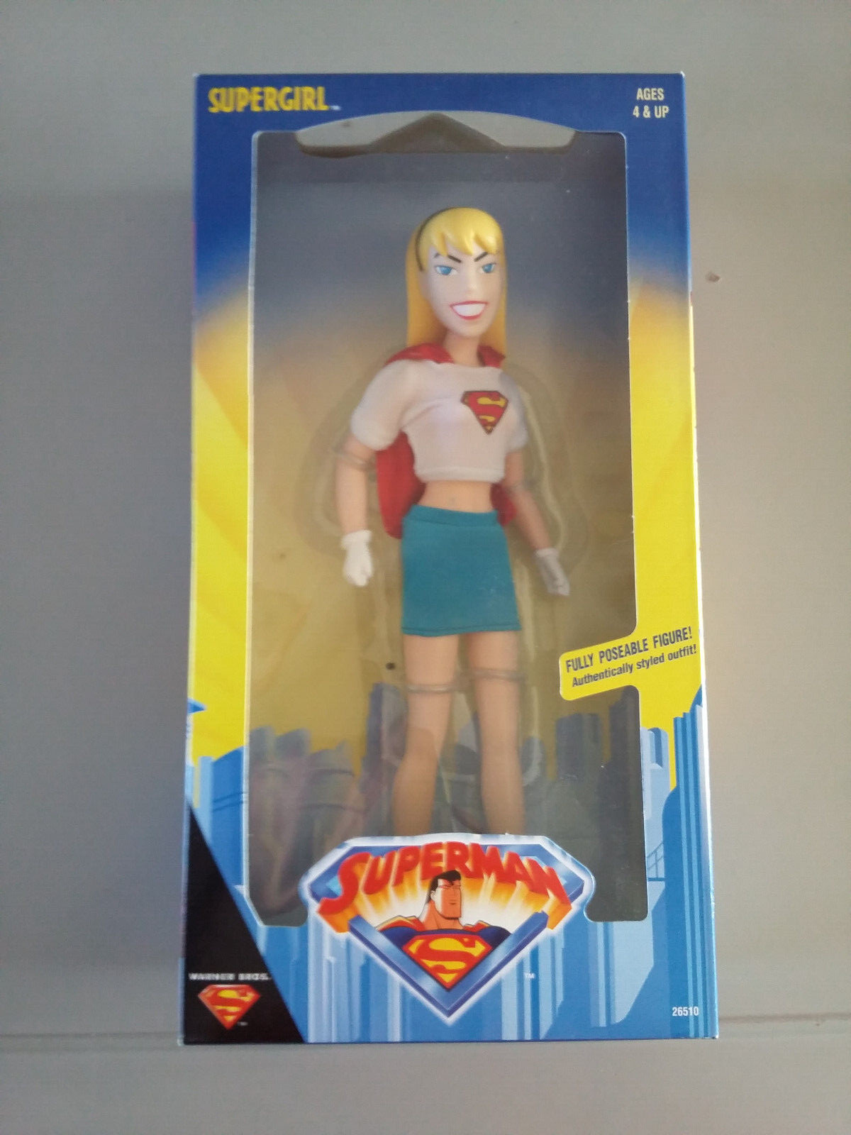 Jouet Super Girl Hasbro 30 cm idéal pour animer les après-midis de jeux