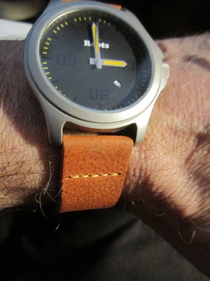 RELOJ RAÍCES CANADÁ SE ADAPTA HASTA 9" MUÑECA NECESITA BATERÍA NUEVA PARA FUNCIONAR- OFC-T4 Foto 2 de 4