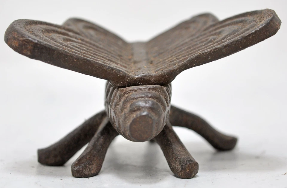 Estatuilla de insecto mosca pequeña de hierro de colección original antigua grabada a mano Foto 2 de 4