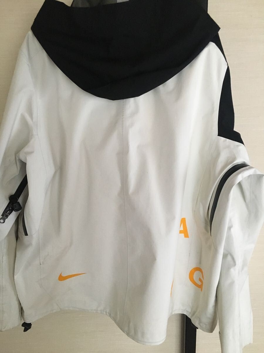 ジャケット・アウター nikelab ACG deploy GORE-TEX jacket NikeLab ACG Deploy Gore-Tex Jacket White & Black | END. (US)