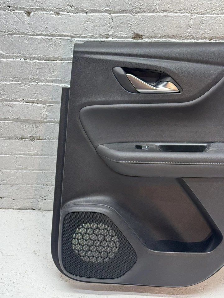Chevrolet Blazer 2019-2023 cubierta de moldura de panel de puerta lateral trasera derecha 84997647 OEM Foto 2 de 4