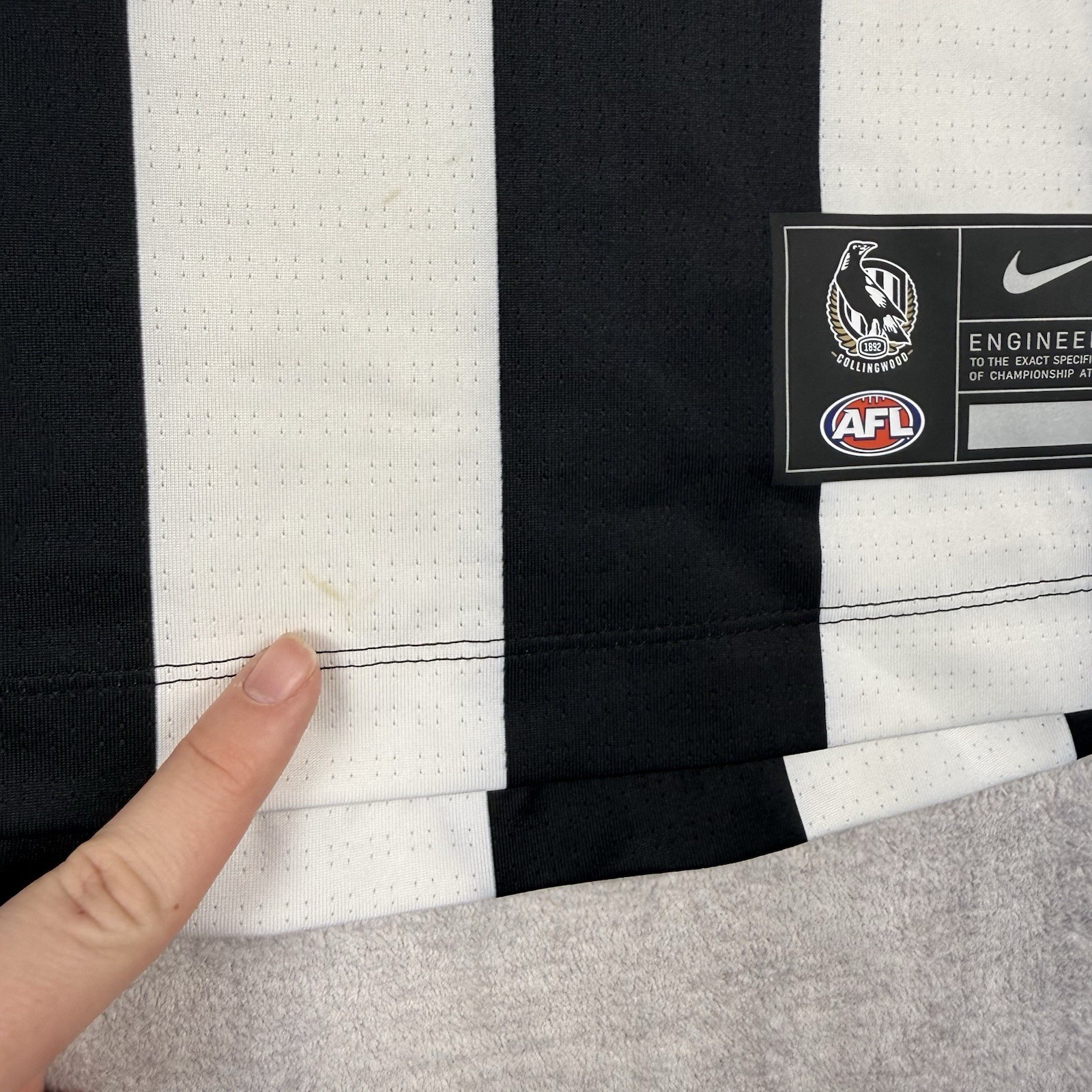 Collingwood Magpies Jersey Mens Medium Black White Stripped Home AFL Nike 2025 thumbnail 9