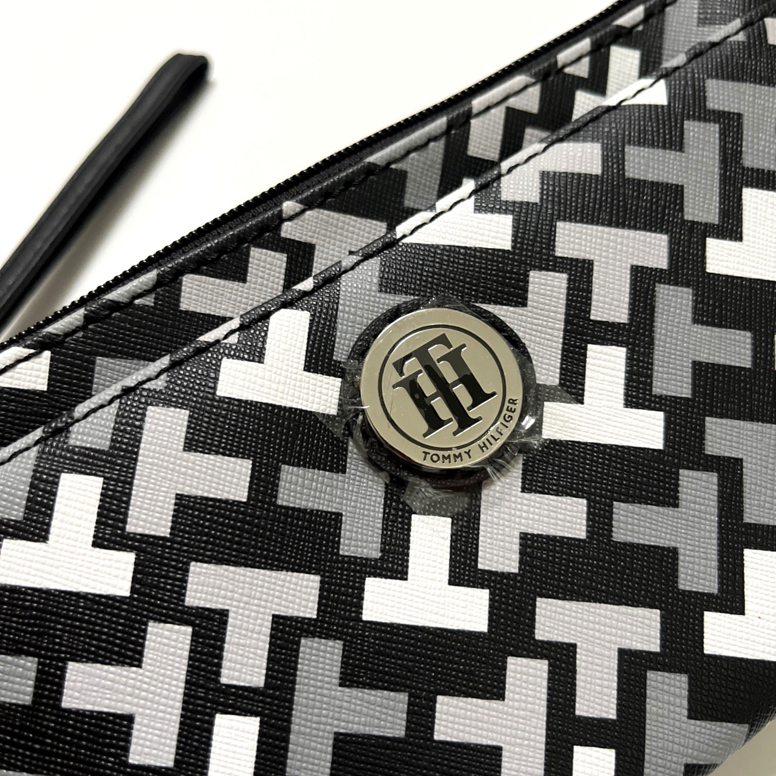 Tommy Hilfiger Monogram Wristlet Wallet Black Gray Dual Zip Wristlet thumbnail 3