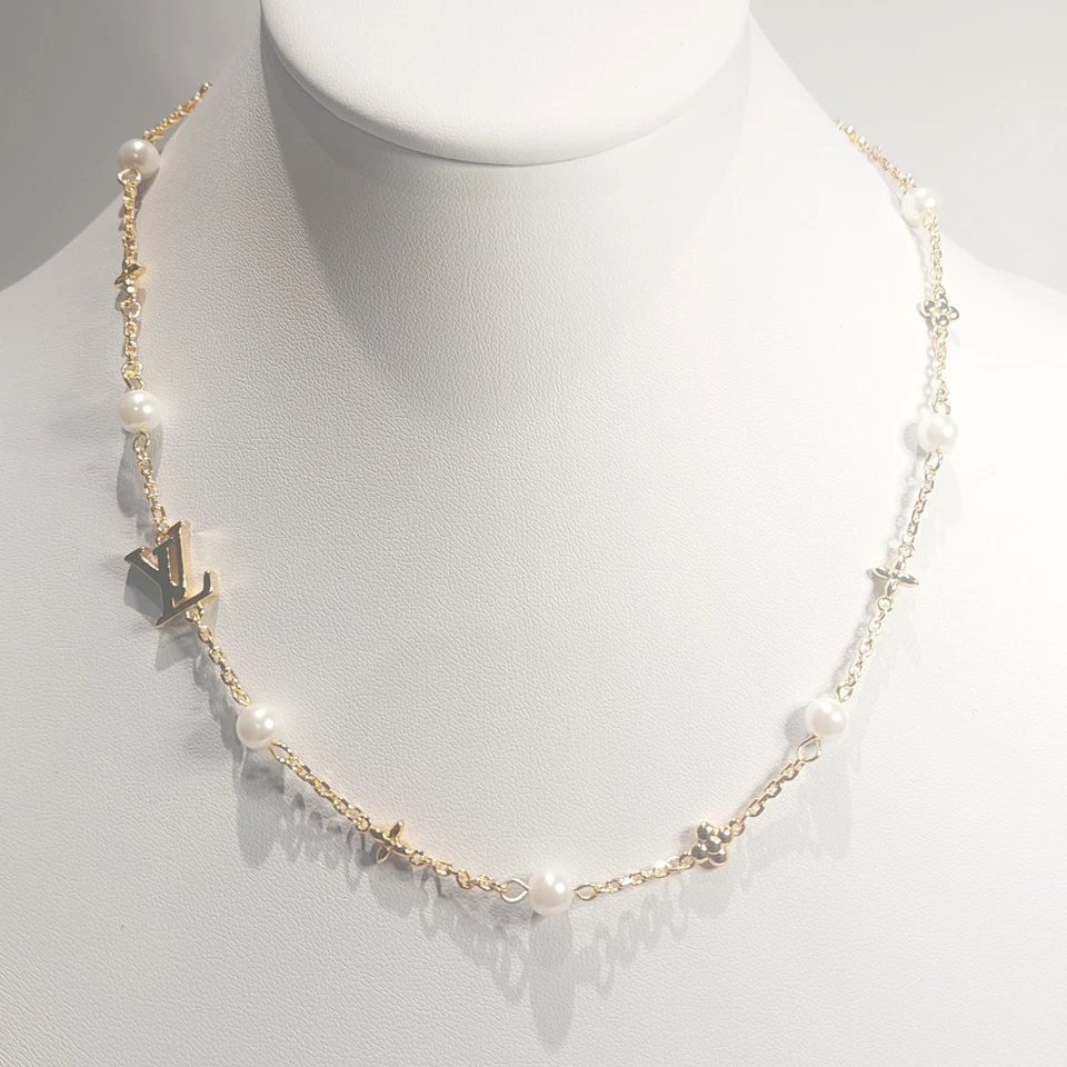 COLLAR FIRMA PERLAS LOUIS VUITTON - Caja y bolsa antipolvo incluidos Foto 2 de 4