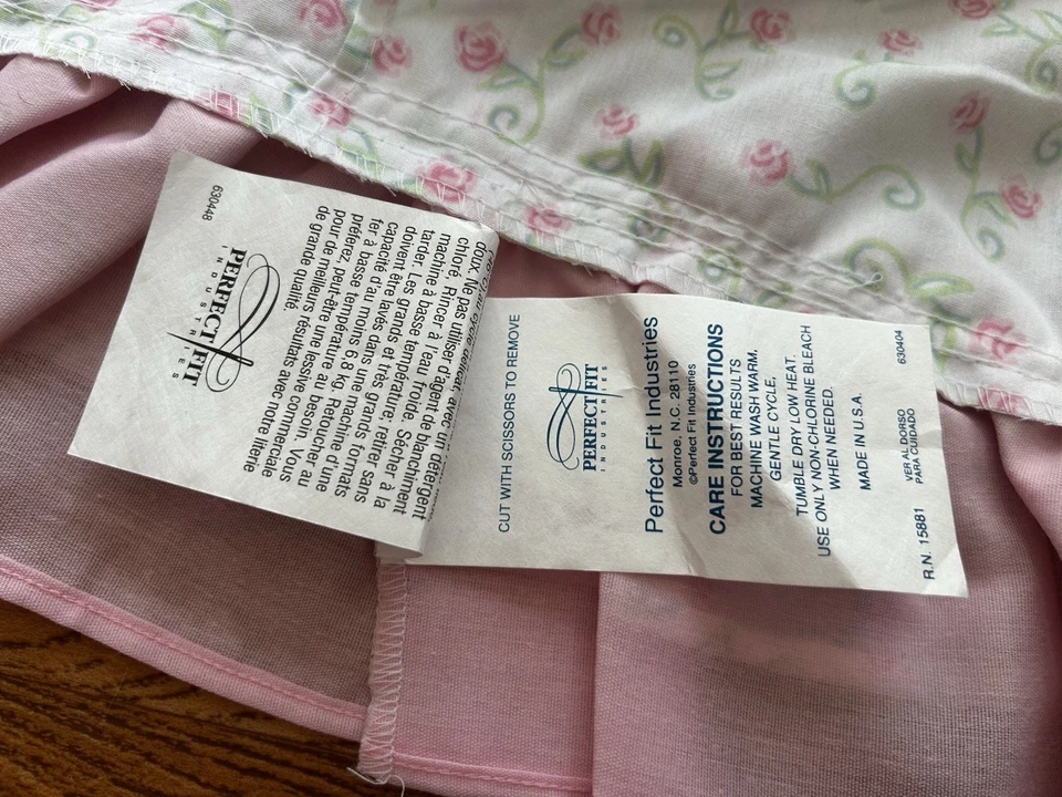 Almohada de princesa vintage de los años 90 con volantes y lazos / Cenicienta, Bella, etc. Foto 4 de 4