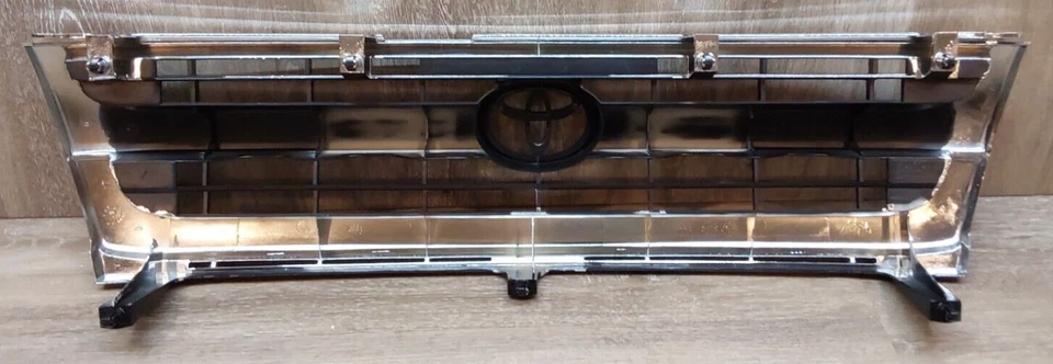 1996-2001 Toyota Tacoma Radiator Grille ASSY OEM Part#53100-04060 - Image 2 of 4