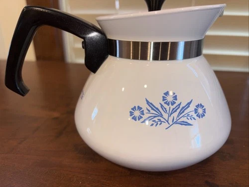 Vintage Corning Ware 6 Cup Coffee / Tea Pot P-104 Blue Cornflower w/ metal Lid