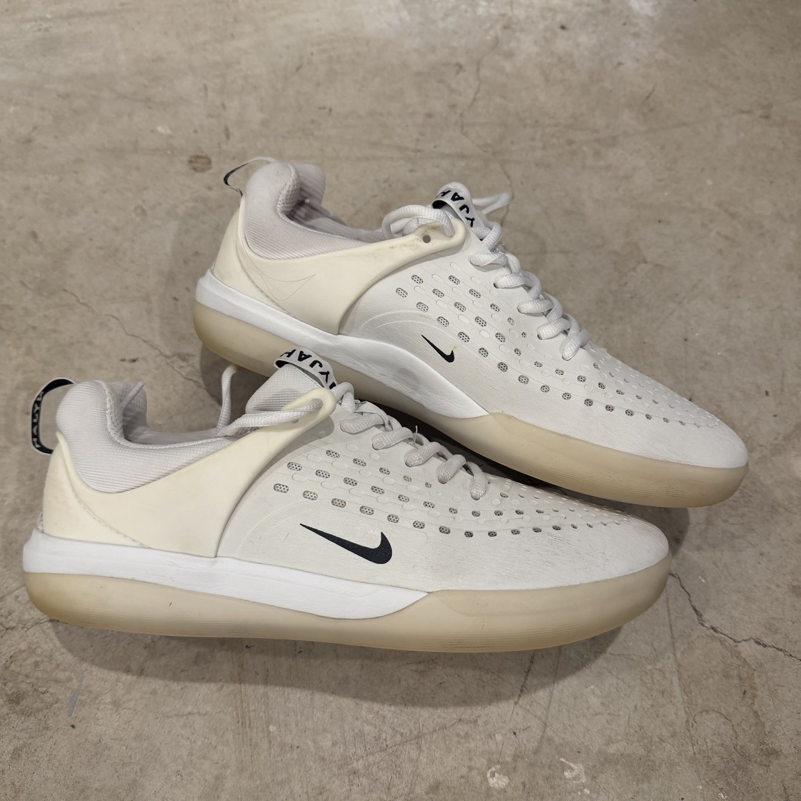 Nike SB Nyjah 3 Shoes Mens 8 White Low Top Skateboarding Ska