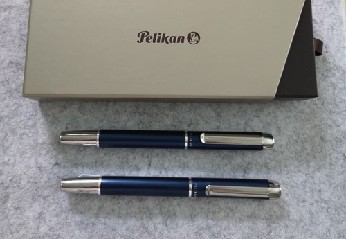 PELIKAN Schreibset Pura Füller Füllhalter P40 und Roller R40 Blau Dunkelblau