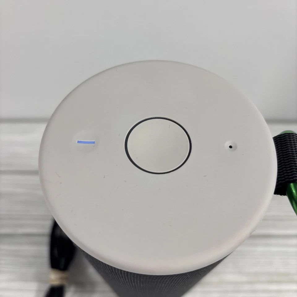 Ultimate Ears UE Boom 3 Wireless Portable Bluetooth Speaker W/Cable Moon S-00171 - Image 4 of 4