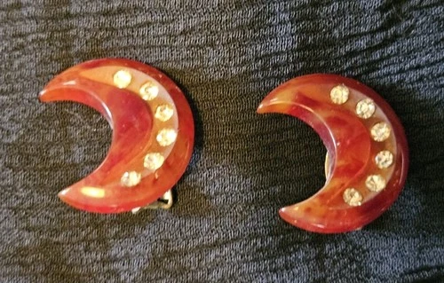 vintage costume jewelry Bakelite clip on earrings